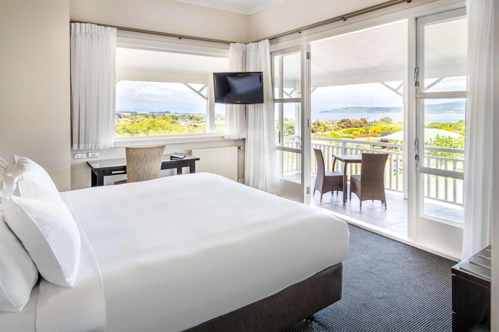 Hilton Lake Taupo Exterior photo